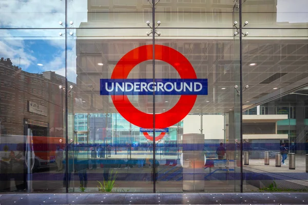 Londres Reino Unido Mayo 2018 Entrada Con Logotipo Del Metro —  Fotos de Stock