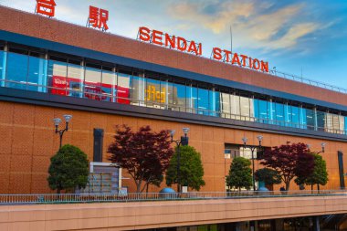 Tokyo, Japonya - 22 Nisan 2018: Sendai İstasyonu: Miyagi, Japan bir büyük tren istasyonu bulunmaktadır. Bu durdurmak için tüm Akita ve Tohoku Shinkansen trenler