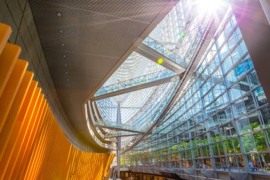 Tokyo, Japonya - 28 Nisan 2018: Tokyo Uluslararası mimar tarafından Rafael Vinoly ve 1996 yılında tamamlanan çok amaçlı Sergi Salonu, bir forumdur