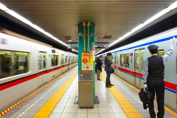 Tokyo Japan April 2018 Oidentifierade Personer Resa Genom Tokyo Tunnelbana — Stockfoto