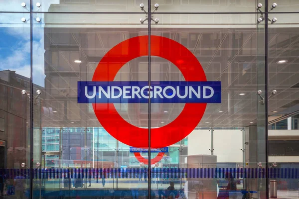 Londres Reino Unido Mayo 2018 Entrada Con Logotipo Del Metro — Foto de Stock