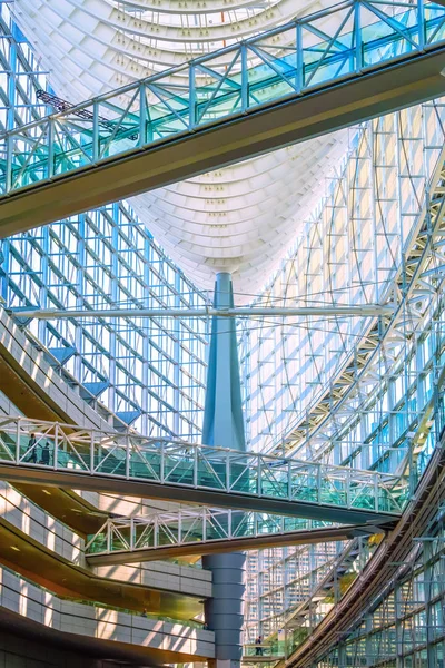 2018 東京国際フォーラムは Rafael ビノリィの建築家によって設計され 1996 年に完成 多目的展示センター — ストック写真