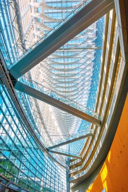 Tokyo, Japonya - 28 Nisan 2018: Tokyo Uluslararası mimar tarafından Rafael Vinoly ve 1996 yılında tamamlanan çok amaçlı Sergi Salonu, bir forumdur