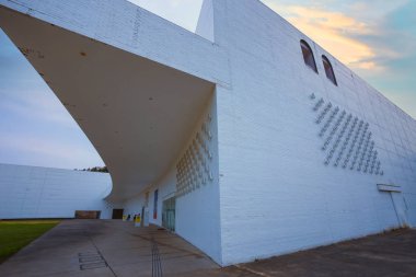 Aomori, Japonya - 22 Nisan 2018: Aomori Museum of Art evleri her iki geçici ve kalıcı sergiler müzenin daimi koleksiyonu içerir Marc Chagall tarafından üç inanılmayacak kadar büyük resim sergisi