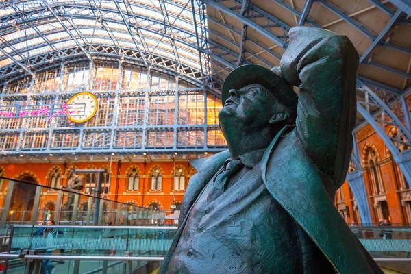 Londres Reino Unido Maio 2018 Estátua Betjeman Sir John Betjeman — Fotografia de Stock