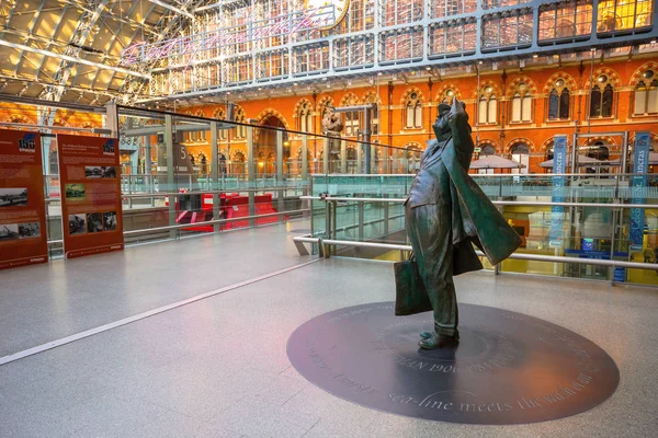 Londres Reino Unido Maio 2018 Estátua Betjeman Sir John Betjeman — Fotografia de Stock