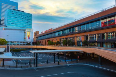 Sendai, Japonya - 22 Nisan 2018: Sendai İstasyonu: Miyagi, Japan bir büyük tren istasyonu bulunmaktadır. Bu durdurmak için tüm Akita ve Tohoku Shinkansen trenler