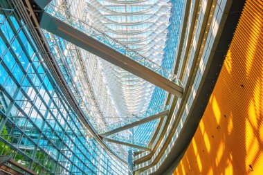 Tokyo, Japonya - 28 Nisan 2018: Tokyo Uluslararası mimar tarafından Rafael Vinoly ve 1996 yılında tamamlanan çok amaçlı Sergi Salonu, bir forumdur