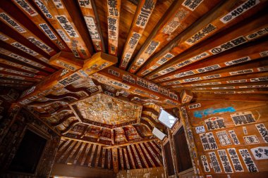 Aizuwakamatsu, Japonya - 21 Nisan 2018: Aizu Sazaedo tapınak veya Entsu Sansodo yerleşik 1796, belirlenmiş bir önemli Japon kültür varlığı ve türünün en eski ahşap yapılar biridir