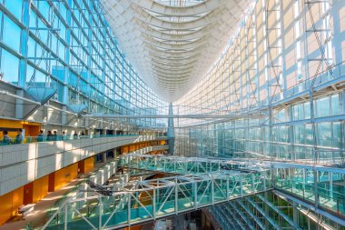 Tokyo, Japonya - 28 Nisan 2018: Tokyo Uluslararası mimar tarafından Rafael Vinoly ve 1996 yılında tamamlanan çok amaçlı Sergi Salonu, bir forumdur