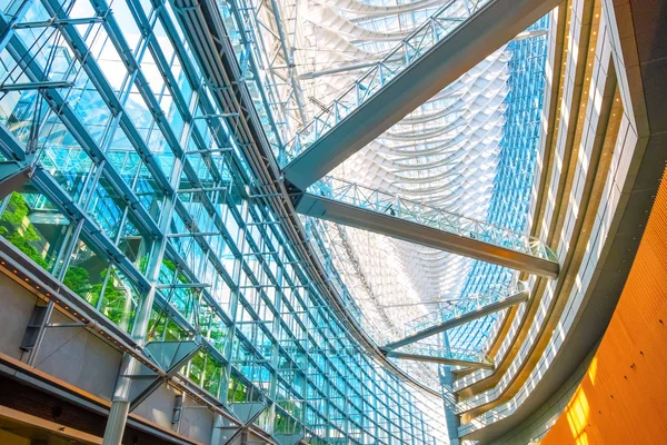 Tokyo, Japonya - 28 Nisan 2018: Tokyo Uluslararası mimar tarafından Rafael Vinoly ve 1996 yılında tamamlanan çok amaçlı Sergi Salonu, bir forumdur