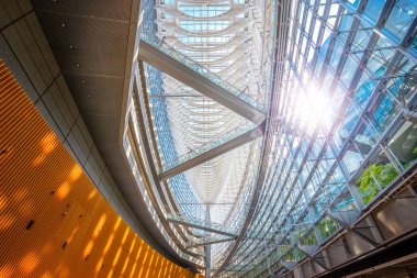 Tokyo, Japonya - 28 Nisan 2018: Tokyo Uluslararası mimar tarafından Rafael Vinoly ve 1996 yılında tamamlanan çok amaçlı Sergi Salonu, bir forumdur