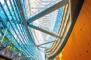Tokyo, Japonya - 28 Nisan 2018: Tokyo Uluslararası mimar tarafından Rafael Vinoly ve 1996 yılında tamamlanan çok amaçlı Sergi Salonu, bir forumdur