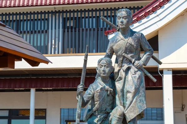 Statua Młodych Wojowników Byakkutai Zauważa Oblężenia Zamek Aizuwakamatsu Podczas Bitwy — Zdjęcie stockowe