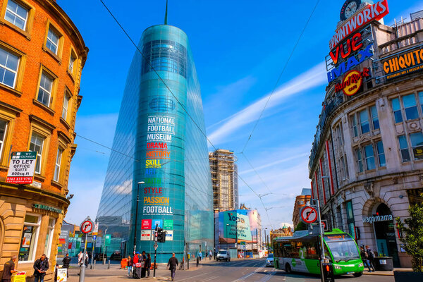 Манчестер, Великобритания - 18 мая 2018 года: Национальный музей футбола является крупнейшим и лучшим футбольным музеем в мире, первоначально базировавшимся в Дипдейле, Престон, Ланкашир и переехавшим сюда в 2012 году
