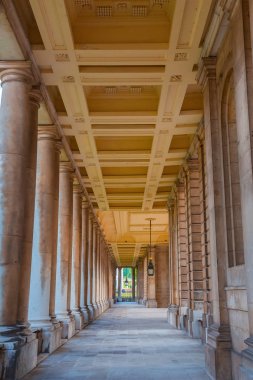 Londra, İngiltere - 21 Mayıs 2018: 1869 yılında eski Kraliyet Deniz ilk denizciler, Royal Hastanesi olarak inşa 1696 ve 1712 arasında hastane hizmet için inşa okul kapalı. 1873 ve 1998 yılları arasında Royal Naval College yapıldı