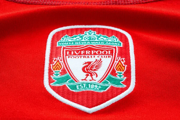 Gros plan sur le maillot de football à domicile du Liverpool FC vers 2002-2004 — Photo