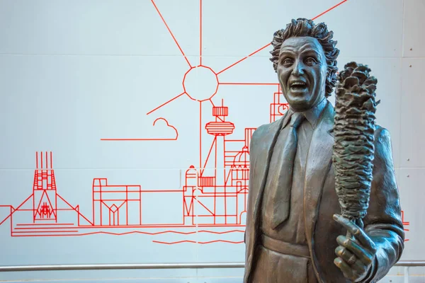 Кен Додд статуя - Сер Кеннет на станції метро Liverpool Street вапно — стокове фото