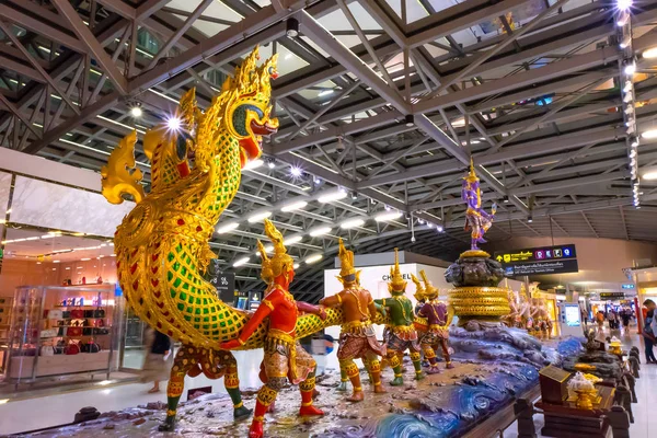 Platsen för Yaksha (Demigod) kärning av Milk Ocean på Suvarnabhumi Airport i Thailand — Stockfoto