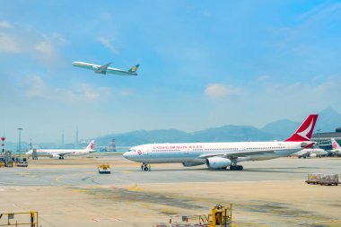 Hong Kong Uluslararası Havaalanı 'nda jet uçuşları Dock 