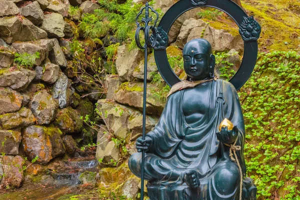 Статуи Будды в буддийском храме Сейрю-дзи в Аомори, Япония — стоковое фото