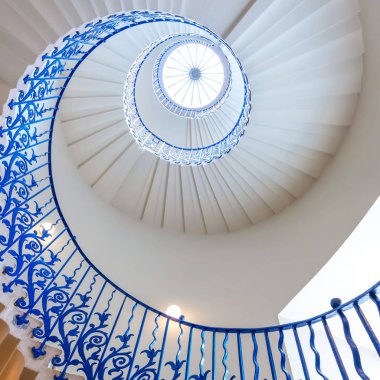 Londra'daki Queen's House Müzesi'nde kapsamlı Lale Merdivenleri, İngiltere