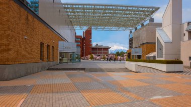 Hirosaki'deki Otemon Meydanı, Japonya