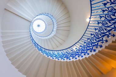  Londra'daki Queen's House Müzesi'nde kapsamlı Lale Merdivenleri, İngiltere