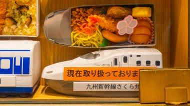 Tokyo istasyonunda Grandsta gıda mağazasında set İstasyonu yemek kutusu