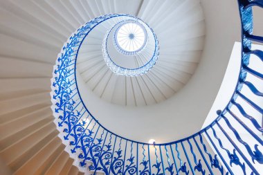  Londra'daki Queens House müzesinde kapsamlı Lale Merdivenleri, İngiltere