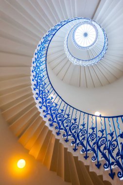  Londra'daki Queens House müzesinde kapsamlı Lale Merdivenleri, İngiltere