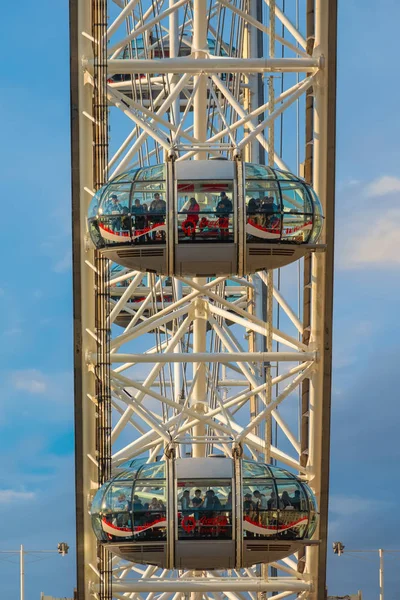 The London Eye em Londres, Reino Unido — Fotografia de Stock