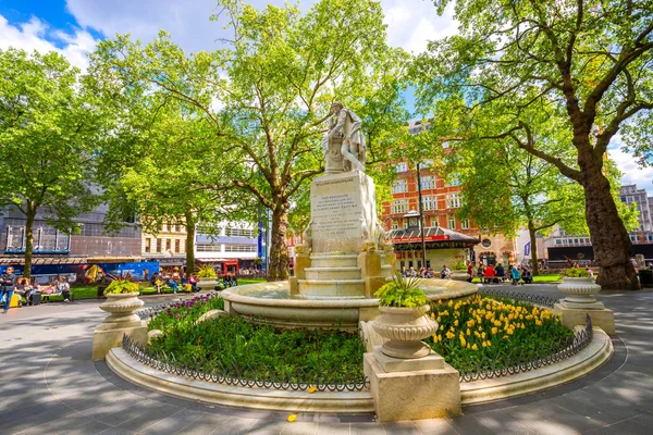 Statua di William Shakespeare in Leicester Square a Londra, Regno Unito — Foto Stock