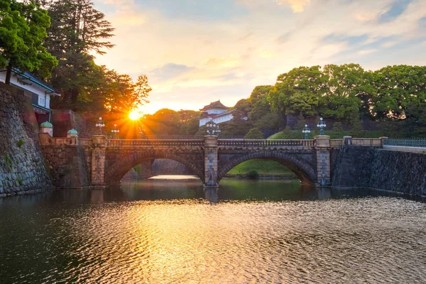 Ponte Nijubashi em frente ao palácio imperial de Tóquio no Japão — Fotografia de Stock