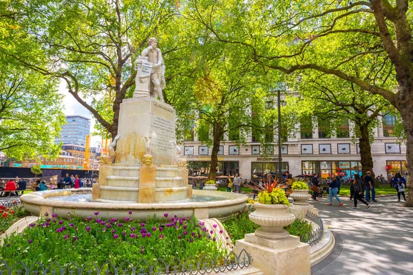 Statue of William Shakespeare at Leicester Square in London, UK — Stock Photo, Image
