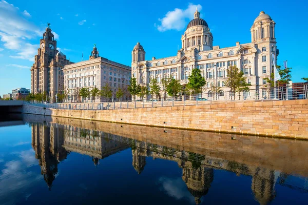 Liverpool Pier Head com o Royal Liver Building, Cunard Building e Port of Liverpool Building — Fotografia de Stock