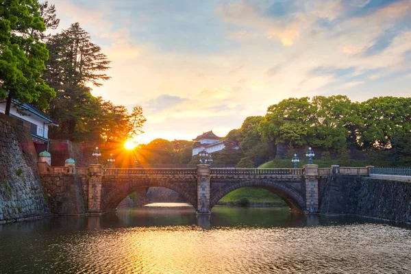 Ponte Nijubashi em frente ao palácio imperial de Tóquio no Japão — Fotografia de Stock