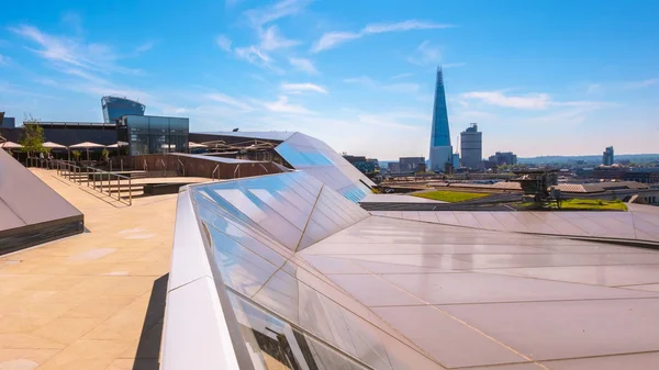 Utsikt över staden London från en ny förändring köpcentrum — Stockfoto