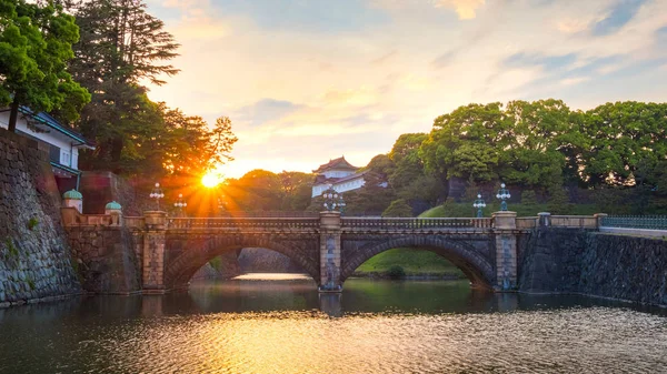 Γέφυρα nijubashi μπροστά από το αυτοκρατορικό παλάτι του Τόκιο στην Ιαπωνία — Φωτογραφία Αρχείου