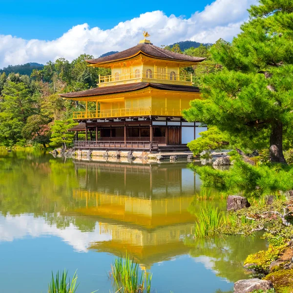 Kjóto, Japonsko-Říjen 27 2018: Zlatý pavilon-Kinkaku-ji — Stock fotografie