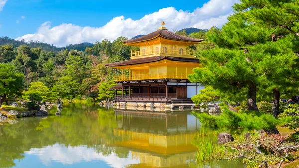 The Golden Pavilion - Kinkaku-ji Temple in Kyoto, Japan — Stock Photo, Image