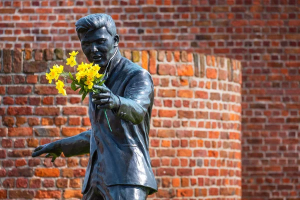 Skulptur von Billy Pelzig auf der Merseyside in Leberpool, Großbritannien — Stockfoto