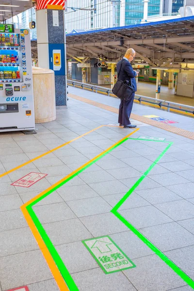 Ein Bahnsteig eines japanischen Shinkansen Hochgeschwindigkeitszuges — Stockfoto