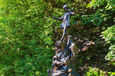 Kensington Garden 'da Peter Pan heykeli, Londra, Ingiltere