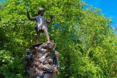 Kensington Garden 'da Peter Pan heykeli, Londra, Ingiltere