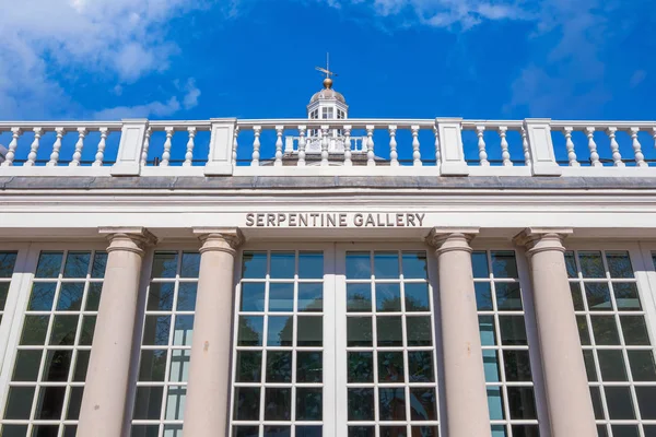 The Serpentine Galleries en Kensington Garden, Londres, Reino Unido — Foto de Stock