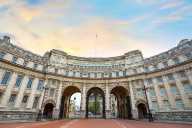 Admiralty Arch Londra' da bir kemerdir, İngiltere