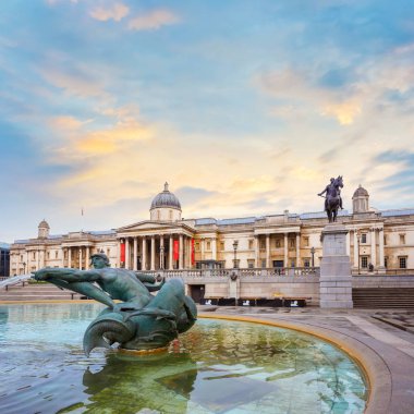 Londra 'da Trafalgar Meydanı 'nda Ulusal Galeri, Ingiltere