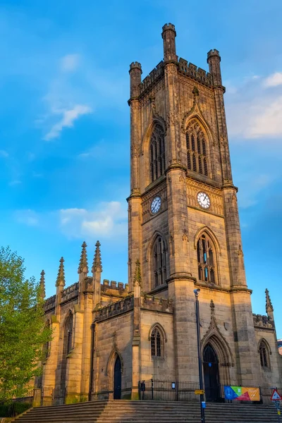 St Luke Kilisesi, Liverpool, Ingiltere