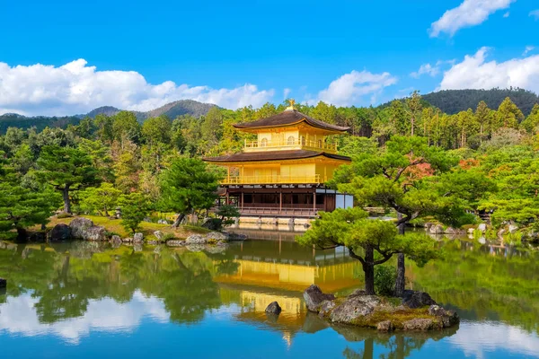 Het gouden paviljoen-Kinkaku-ji tempel in Kyoto, Japan — Stockfoto